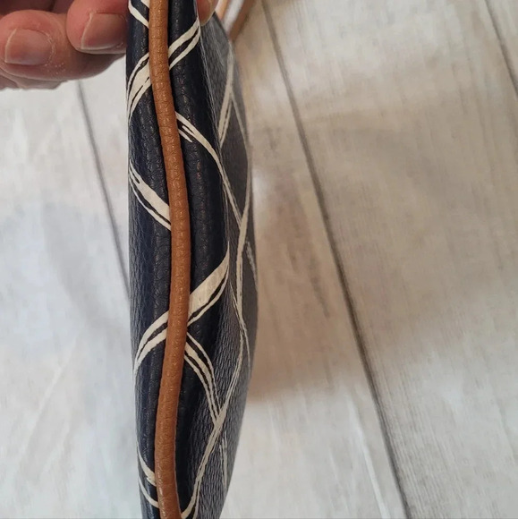 Thirty One *retired print* Navy Blue Dash Of Plaid Pebble Rubie Zip Pouch &Strap - Picture 7 of 8